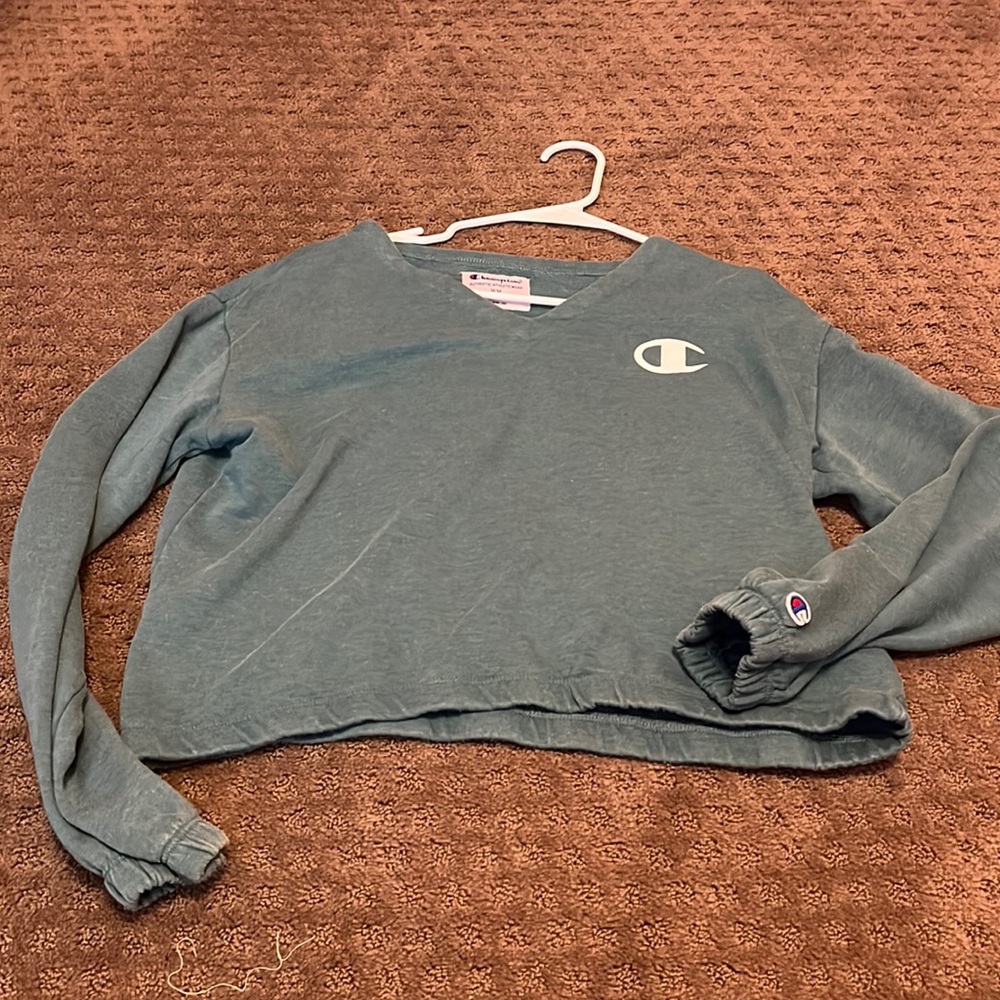 Cropped long sleeve v neck shirt